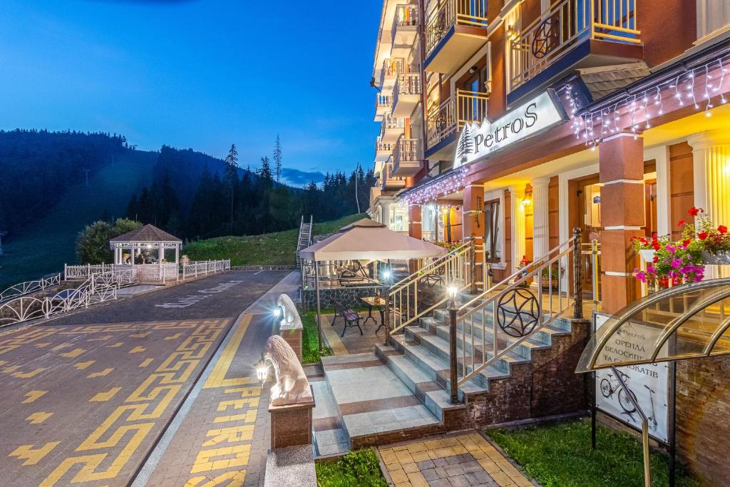 Готель Petros в Буковелі