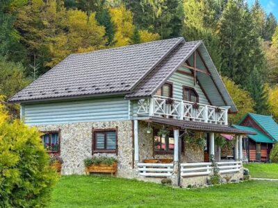 Котедж «Village Wood Cottage» Устеріки