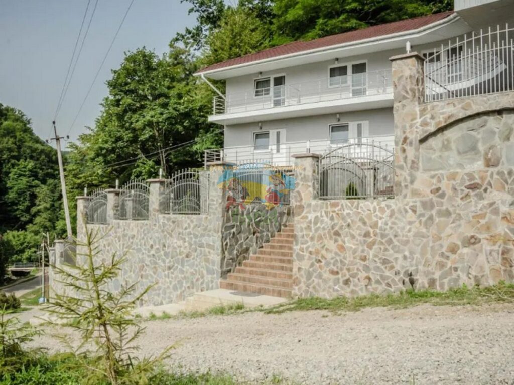 Готель «Ластівчине гніздо» Шаян