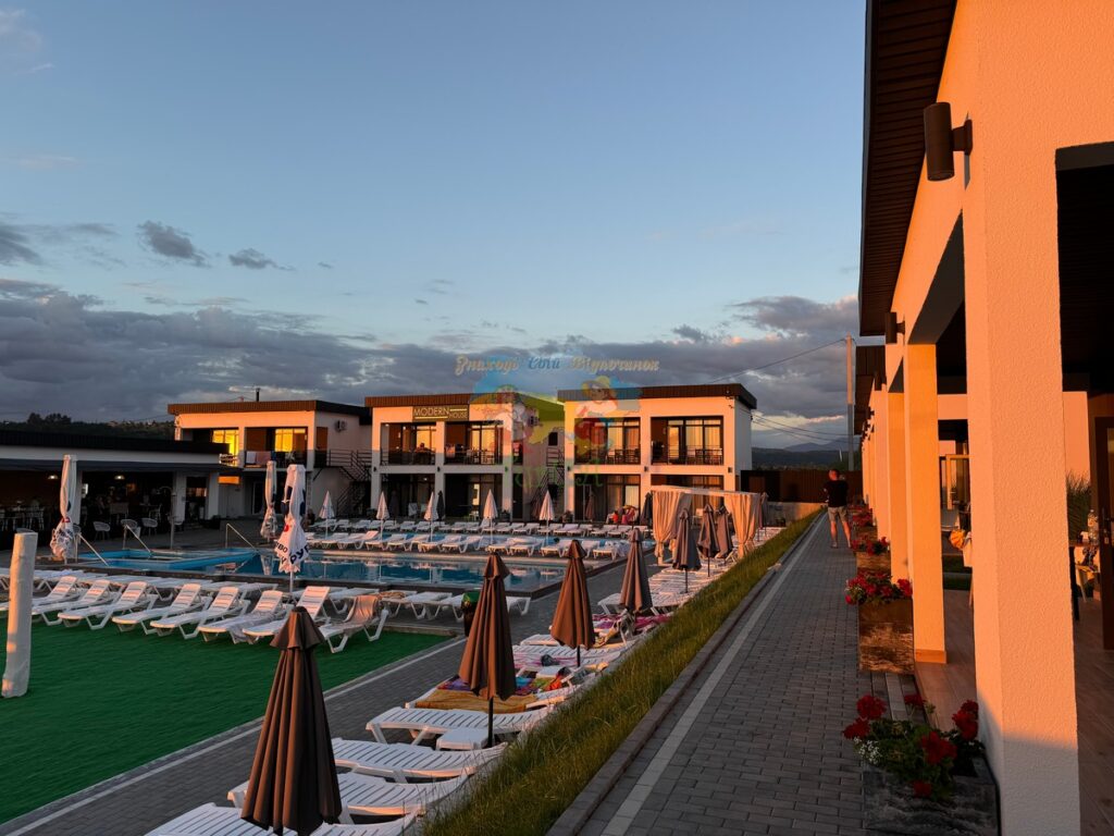 Комплекс Модерн Хауз Солотвино