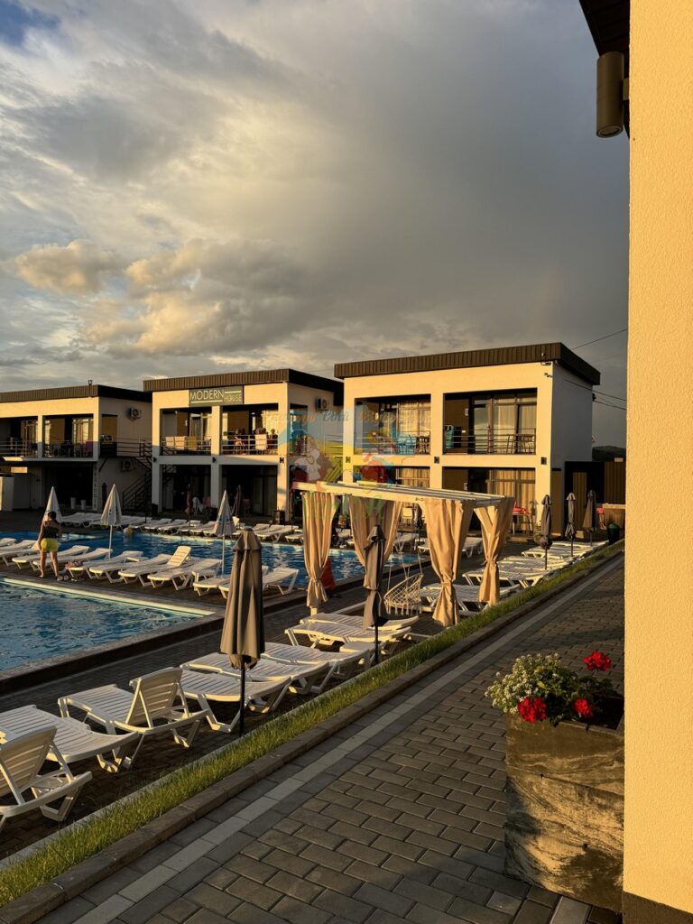 Комплекс Модерн Хауз Солотвино