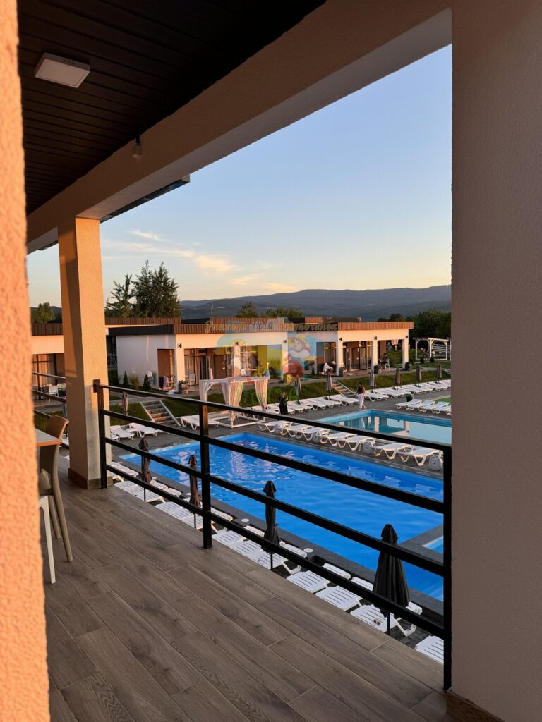 Комплекс Модерн Хауз Солотвино