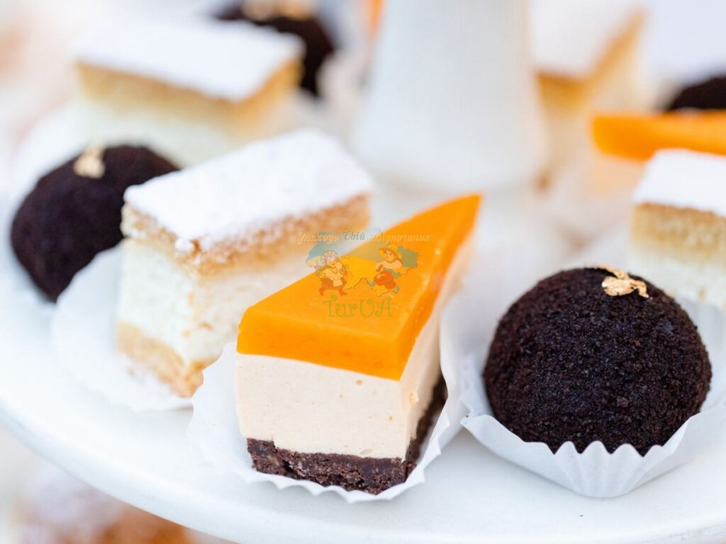 Кафе - кондитерська Парижель Берегово