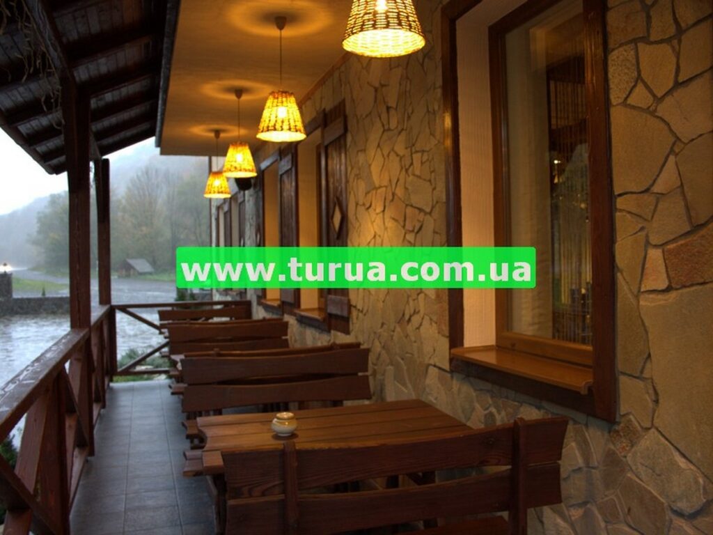 Готель Сині Потоки Неліпино