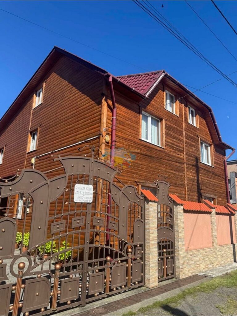 Приватний будинок у Маріі